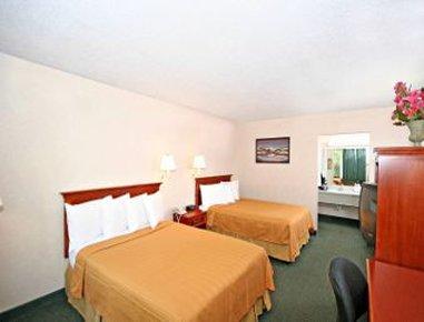 Rodeway Inn & Suites Greensboro Southeast Exterior photo