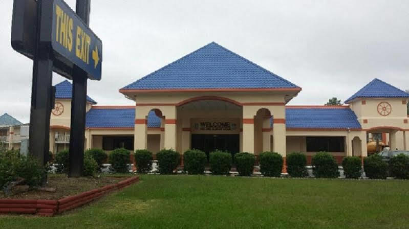 Rodeway Inn & Suites Greensboro Southeast Exterior photo